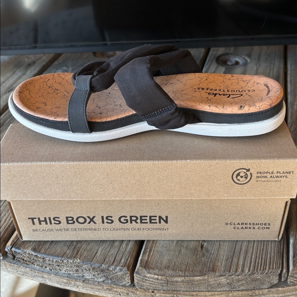 NIB Clarks Cloudsteppers Sandals - Picture 4 of 7